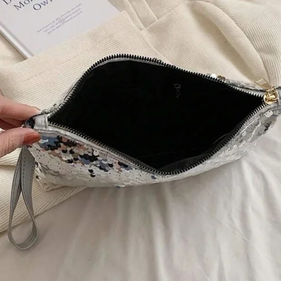 🪩 Sequins Large Clutch 🪩 - Picture 4 of 5